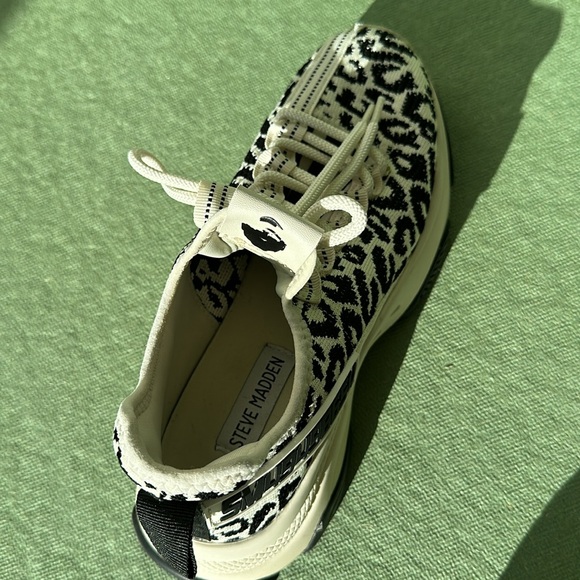 Steve Madden Women’s Maxima Sneakers Leopard Print - Picture 2 of 4